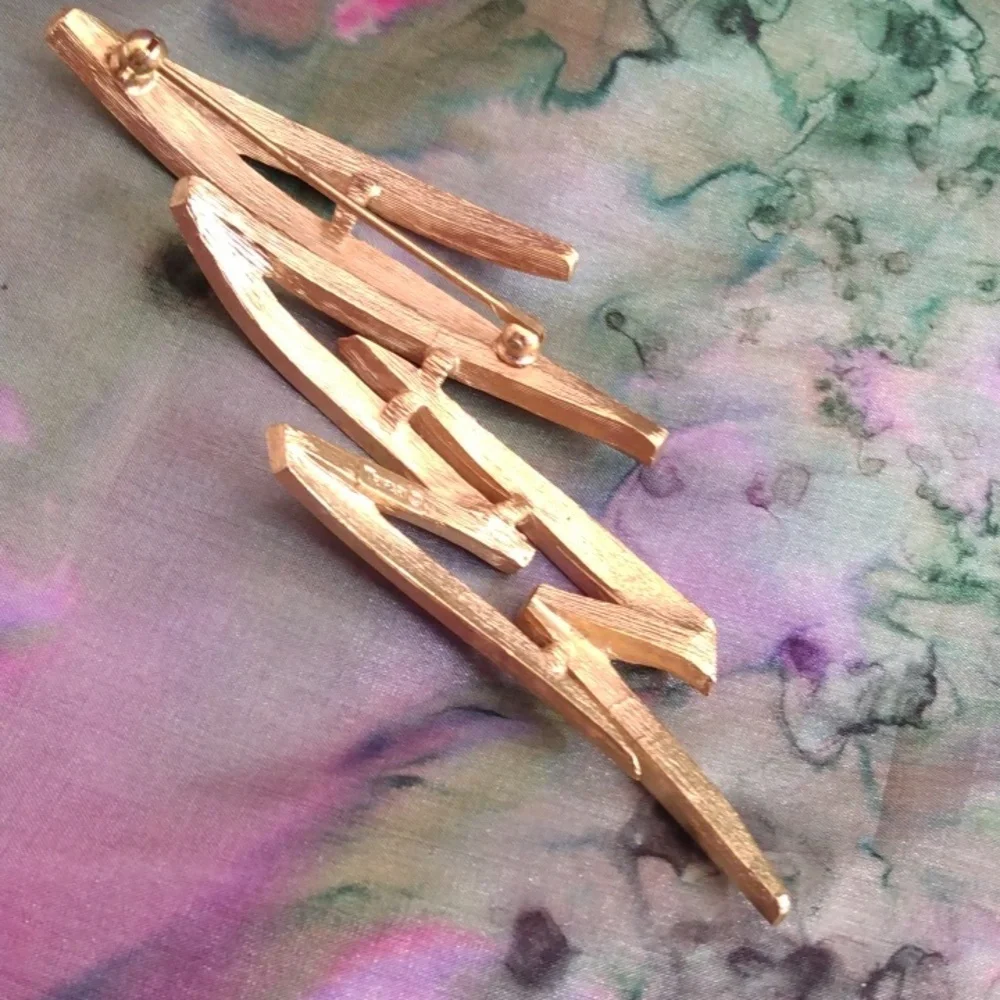 Trifari Signed Feather goldtone Statement Brooch